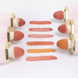 一组不同色调的口红