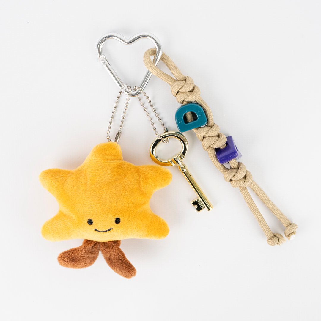 LLAVERO CHARM ESTRELLA CON PATITAS CITY GIRL - Image 2
