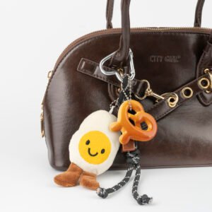 LLAVERO CHARM HUEVO CON PATITAS CITY GIRL